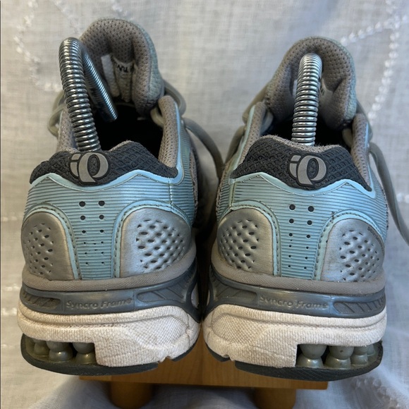 Pearl Izumi run like an animal running shoes - Picture 5 of 14